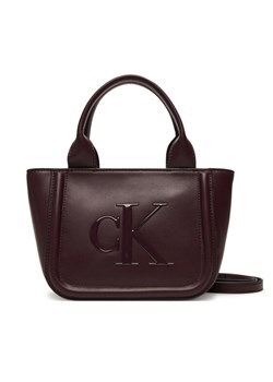 Torebka Calvin Klein Bold Ck Small Tote With Strap LV04F3219G Bordowy ze sklepu eobuwie.pl w kategorii Torby Shopper bag - zdjęcie 184799842