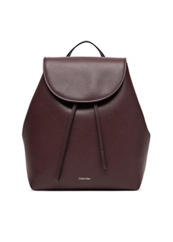 Calvin Klein Plecak Foil Logo Flap Backpack LV04F3297G Bordowy ze sklepu MODIVO w kategorii Plecaki - zdjęcie 184801893
