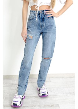 JASNE SPODNIE JEANSOWE MOM FIT Z DZIURAMI - WYSOKI STAN ze sklepu olika.com.pl w kategorii Jeansy damskie - zdjęcie 184809174