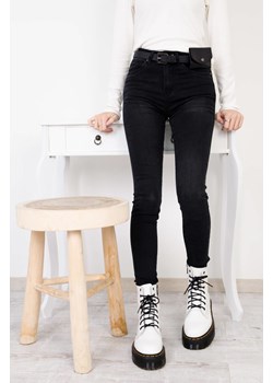 CIEMNO-SZARE PRZYLEGAJĄCE JEANSY PUSH Z PASKIEM ze sklepu olika.com.pl w kategorii Jeansy damskie - zdjęcie 184809210