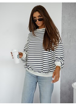BLUZA OVERSIZE W PASKI- GRANATOWA ze sklepu olika.com.pl w kategorii Bluzy damskie - zdjęcie 184809370
