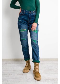 CIEMNE JEANSY MOM FIT Z ZIELONYMI PRZETARCIAMI ze sklepu olika.com.pl w kategorii Jeansy damskie - zdjęcie 184809421