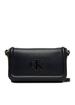 Calvin Klein Torebka Bold Ck Flap Crossbody LV04F1027G Czarny ze sklepu MODIVO w kategorii Listonoszki - zdjęcie 184811764