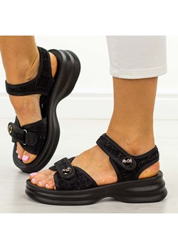 Czarne sandały damskie na platformie Potocki 105301 ze sklepu suzana.pl w kategorii Sandały damskie - zdjęcie 184821922