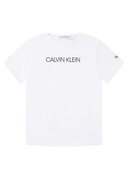 Calvin Klein Jeans T-Shirt Institutional SS IB0IB00347 Biały Regular Fit ze sklepu MODIVO w kategorii T-shirty chłopięce - zdjęcie 184840661
