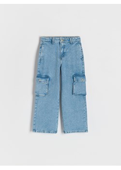 Reserved - Jeansy wide leg z kieszeniami cargo - niebieski - id: 712CV-55J - marki Reserved - 184854001 Reserved - Jeansy wide leg z kieszeniami cargo - niebieski ze sklepu Reserved w kategorii Spodnie dziewczęce - zdjęcie 184854001