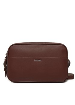 Torebka Calvin Klein Ck Business Camera Bag_Saffiano K60K612571 Brązowy ze sklepu eobuwie.pl w kategorii Listonoszki - zdjęcie 184856341