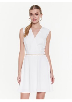 Marciano Guess Sukienka codzienna Nausica 3GGK33 9630Z Biały Regular Fit ze sklepu MODIVO w kategorii Sukienki - zdjęcie 184874701