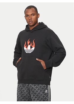 adidas Bluza Flames Logo IS0208 Czarny Regular Fit ze sklepu MODIVO w kategorii Bluzy męskie - zdjęcie 184874734