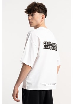 Biały t-shirt boxy z autorską grafiką z tyłu, rozmiar - 170, kolor - biały ze sklepu REPORTER w kategorii T-shirty chłopięce - zdjęcie 184878944