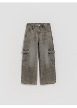 Reserved - Jeansy wide leg z kieszeniami cargo - jasnoszary ze sklepu Reserved w kategorii Spodnie dziewczęce - zdjęcie 184889501