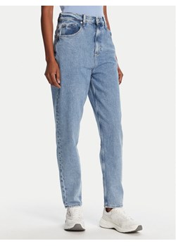 Tommy Jeans Jeansy DW0DW21392 Niebieski Mom Fit ze sklepu MODIVO w kategorii Jeansy damskie - zdjęcie 184906202