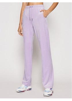 Juicy Couture Spodnie dresowe Tina JCAPW045 Fioletowy Regular Fit ze sklepu MODIVO w kategorii Spodnie damskie - zdjęcie 184920330