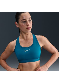 Damski stanik sportowy z wkładkami Nike Swoosh Medium Support - Niebieski ze sklepu Nike poland w kategorii Biustonosze - zdjęcie 184925420