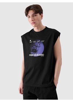 Męski tank top z nadrukiem 4F 4FRSS24TSLEM148 - czarny ze sklepu Sportstylestory.com w kategorii T-shirty męskie - zdjęcie 184941264