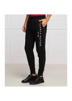 Tommy Hilfiger Spodnie dresowe | Regular Fit ze sklepu Gomez Fashion Store w kategorii Spodnie męskie - zdjęcie 184947012
