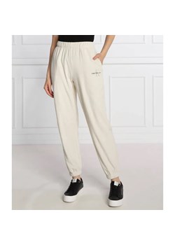 Calvin Klein Jeans Spodnie dresowe | Relaxed fit ze sklepu Gomez Fashion Store w kategorii Spodnie damskie - zdjęcie 184947741