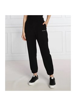 Calvin Klein Jeans Spodnie dresowe | Relaxed fit ze sklepu Gomez Fashion Store w kategorii Spodnie damskie - zdjęcie 184947752