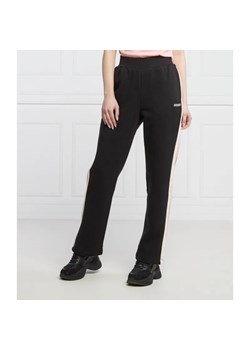 GUESS ACTIVE Spodnie dresowe BRANDIE | Relaxed fit ze sklepu Gomez Fashion Store w kategorii Spodnie damskie - zdjęcie 184947953