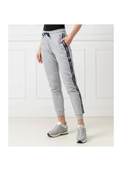 Tommy Hilfiger Spodnie dresowe Track | Regular fit ze sklepu Gomez Fashion Store w kategorii Spodnie damskie - zdjęcie 184947994