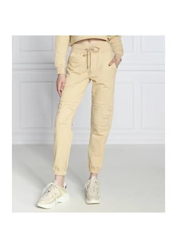 GCDS Spodnie dresowe | Regular Fit ze sklepu Gomez Fashion Store w kategorii Spodnie damskie - zdjęcie 184948251