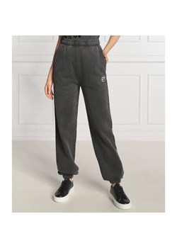 HUGO Spodnie dresowe Njola | Regular Fit ze sklepu Gomez Fashion Store w kategorii Spodnie damskie - zdjęcie 184948342