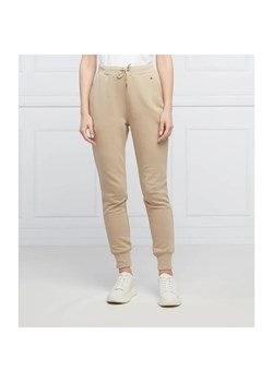 Tommy Hilfiger Spodnie dresowe | Regular Fit ze sklepu Gomez Fashion Store w kategorii Spodnie damskie - zdjęcie 184948360