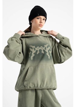 Khaki bluza z kapturem oversize z autorską grafiką z przodu, kolor - khaki, rozmiar - 146 ze sklepu REPORTER w kategorii Bluzy dziewczęce - zdjęcie 184949252