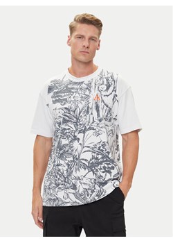 Nike T-Shirt Acg HJ0882 Biały Regular Fit ze sklepu MODIVO w kategorii T-shirty męskie - zdjęcie 184959330