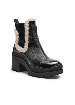 Guess Botki na słupku YVETTE2 Shearling ze sklepu Gomez Fashion Store w kategorii Botki - zdjęcie 184961900