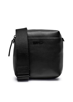 Calvin Klein Reporterka CLEAN ESSENTIAL CUBE ze sklepu Gomez Fashion Store w kategorii Torby męskie - zdjęcie 184963312