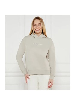Calvin Klein Bluza HERO LOGO | Regular Fit ze sklepu Gomez Fashion Store w kategorii Bluzy damskie - zdjęcie 184968950