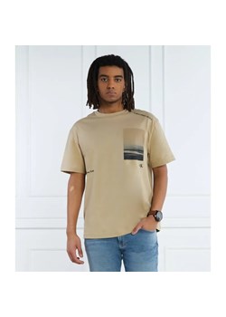 Calvin Klein Jeans T-shirt SERENITY BACK GRAPHIC | Regular Fit ze sklepu Gomez Fashion Store w kategorii T-shirty męskie - zdjęcie 184976603