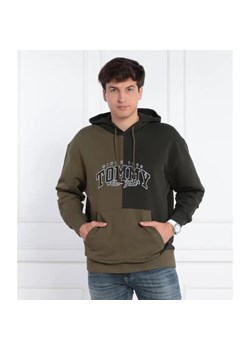 Tommy Jeans Bluza TJM RLX VARSITY TWO-TONE HOODIE | Loose fit ze sklepu Gomez Fashion Store w kategorii Bluzy męskie - zdjęcie 184978960
