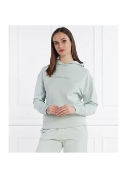 Calvin Klein Bluza HERO LOGO | Regular Fit ze sklepu Gomez Fashion Store w kategorii Bluzy damskie - zdjęcie 184987031