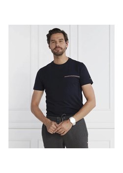 Tommy Hilfiger T-shirt SMALL CHEST STRIPE MONOTYPE TEE | Slim Fit ze sklepu Gomez Fashion Store w kategorii T-shirty męskie - zdjęcie 184989122