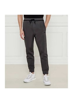 BOSS GREEN Spodnie dresowe Hadiko Tape | Regular Fit ze sklepu Gomez Fashion Store w kategorii Spodnie męskie - zdjęcie 184994844