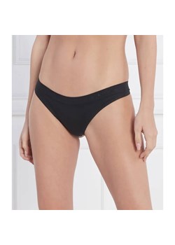 Calvin Klein Underwear Stringi ze sklepu Gomez Fashion Store w kategorii Majtki damskie - zdjęcie 185000804