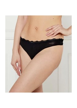 Calvin Klein Underwear Stringi ze sklepu Gomez Fashion Store w kategorii Majtki damskie - zdjęcie 185000884