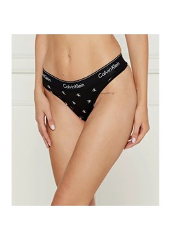 Calvin Klein Underwear Stringi ze sklepu Gomez Fashion Store w kategorii Majtki damskie - zdjęcie 185001111