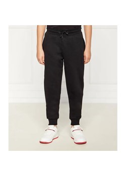 GUESS ACTIVE Spodnie dresowe | Regular Fit ze sklepu Gomez Fashion Store w kategorii Spodnie chłopięce - zdjęcie 185002843