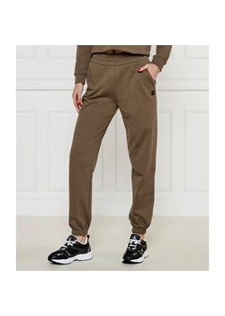 Armani Exchange Spodnie dresowe | Regular Fit ze sklepu Gomez Fashion Store w kategorii Spodnie damskie - zdjęcie 185002920