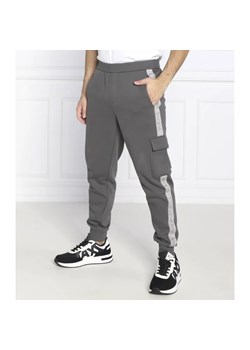 Calvin Klein Jeans Spodnie dresowe LOGO TAPE | Regular Fit ze sklepu Gomez Fashion Store w kategorii Spodnie męskie - zdjęcie 185003323