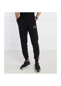 EA7 Spodnie dresowe | Regular Fit ze sklepu Gomez Fashion Store w kategorii Spodnie męskie - zdjęcie 185004421