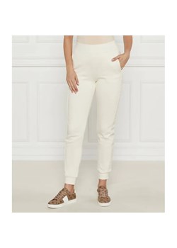 GUESS ACTIVE Spodnie dresowe | Regular Fit ze sklepu Gomez Fashion Store w kategorii Spodnie damskie - zdjęcie 185004783