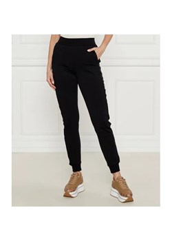 GUESS ACTIVE Spodnie dresowe | Regular Fit ze sklepu Gomez Fashion Store w kategorii Spodnie damskie - zdjęcie 185004842
