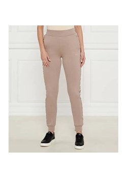 GUESS ACTIVE Spodnie dresowe | Regular Fit ze sklepu Gomez Fashion Store w kategorii Spodnie damskie - zdjęcie 185004921