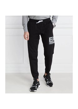 EA7 Spodnie dresowe | Regular Fit ze sklepu Gomez Fashion Store w kategorii Spodnie męskie - zdjęcie 185005710