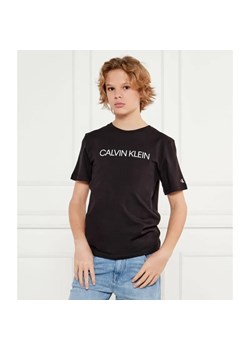 Calvin Klein Jeans T-shirt INSTITUTIONAL | Regular Fit ze sklepu Gomez Fashion Store w kategorii T-shirty chłopięce - zdjęcie 185005763