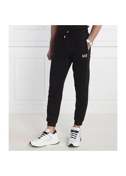 EA7 Spodnie dresowe | Regular Fit ze sklepu Gomez Fashion Store w kategorii Spodnie męskie - zdjęcie 185005884